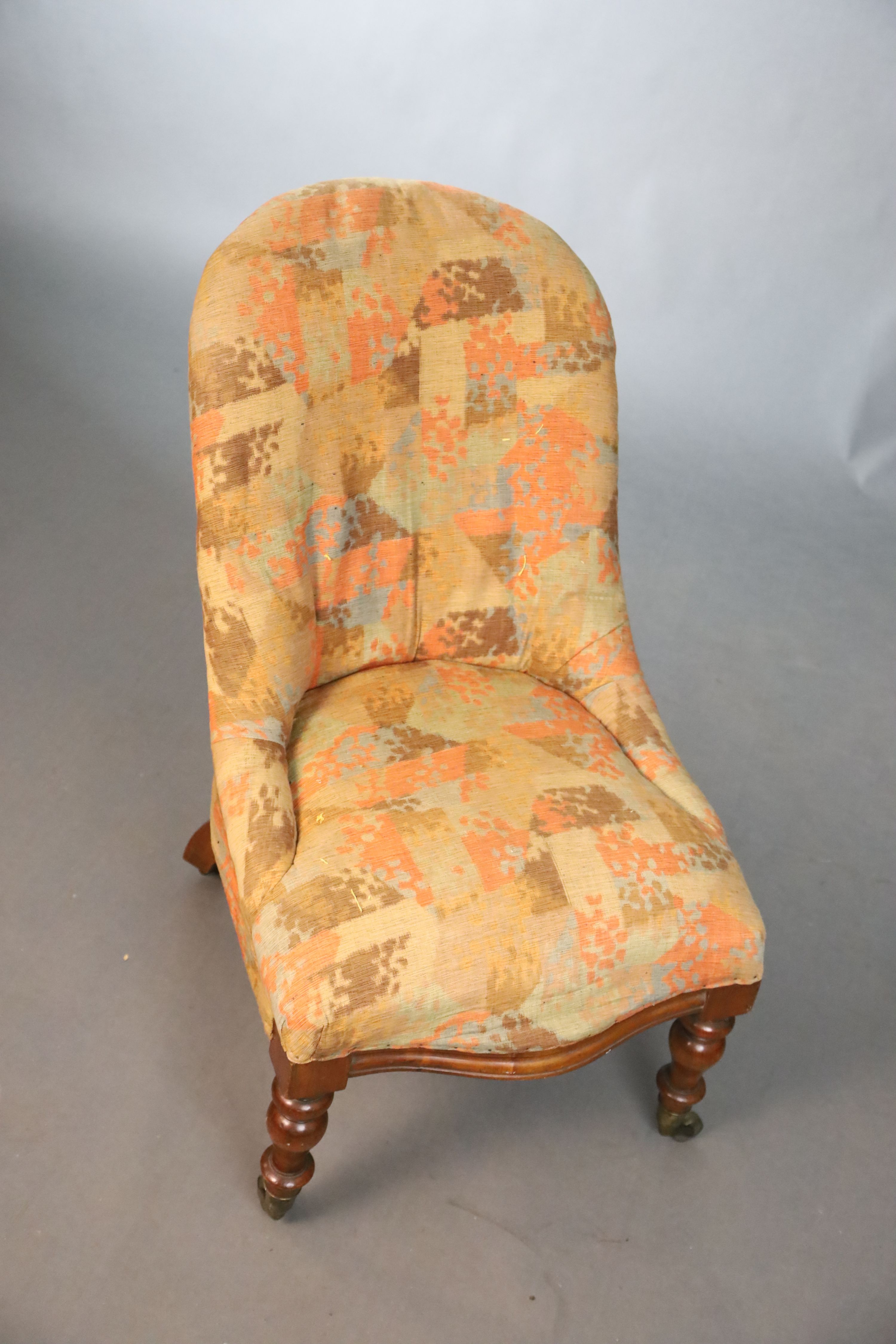 A Victorian walnut nursing chair, W.51cm D.76.5cm H.84cm